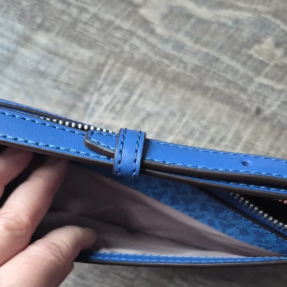 Michael Kors Arden Medium Crossbody Bag Galaxy blue - Picture 8 of 9